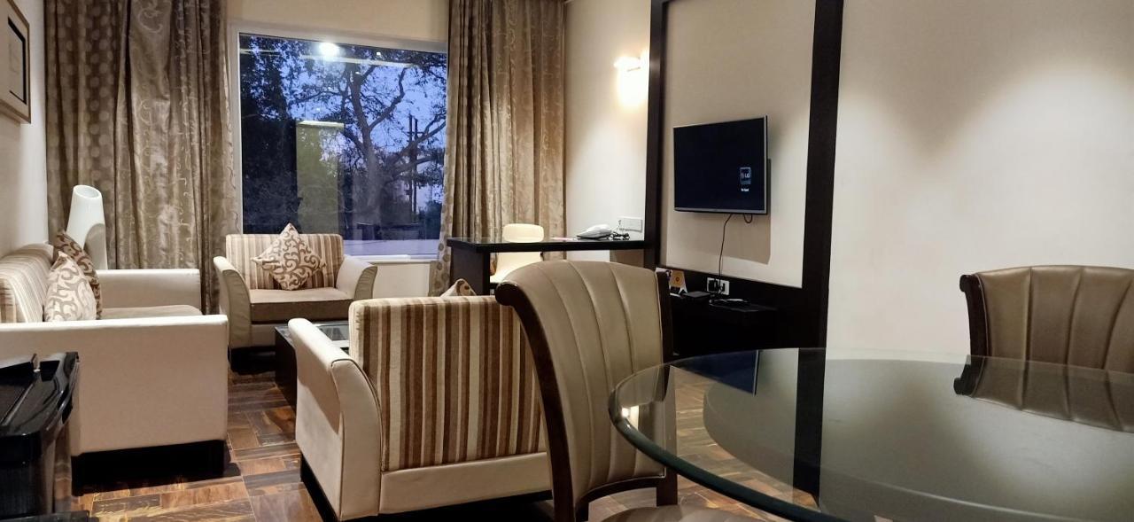 Hotel The Arindum Katni Екстер'єр фото